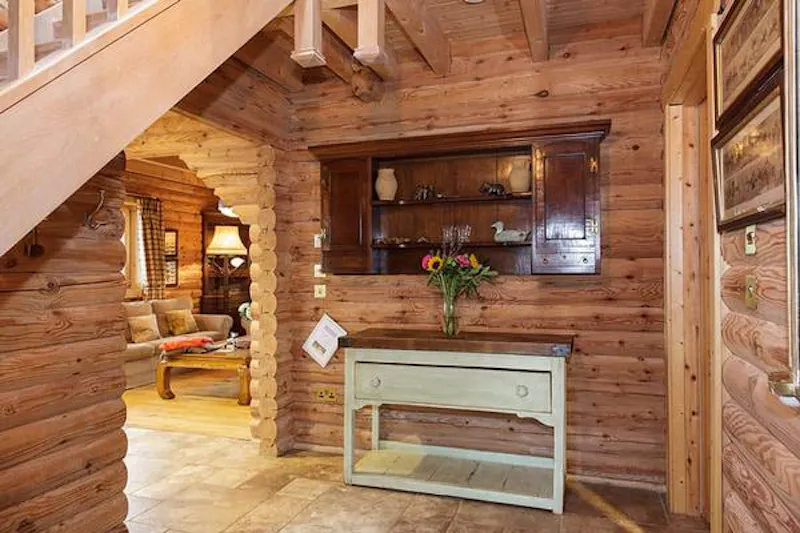 Kemble lakeside cabin, Q124 (photo 30)