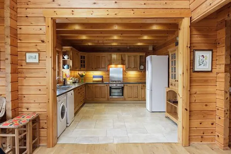 Kemble lakeside cabin, Q124 (photo 50)