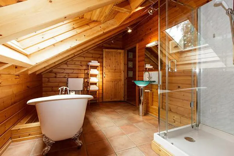Kemble lakeside cabin, Q124 (photo 53)