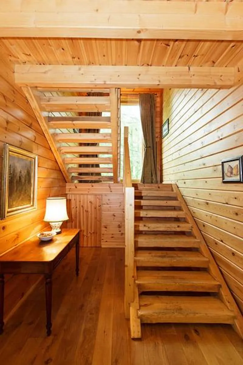 Kemble lakeside cabin, Q124 (photo 56)