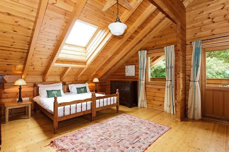 Kemble lakeside cabin, Q124 (photo 57)