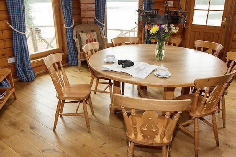 Kemble lakeside cabin, Q124 (photo 58)
