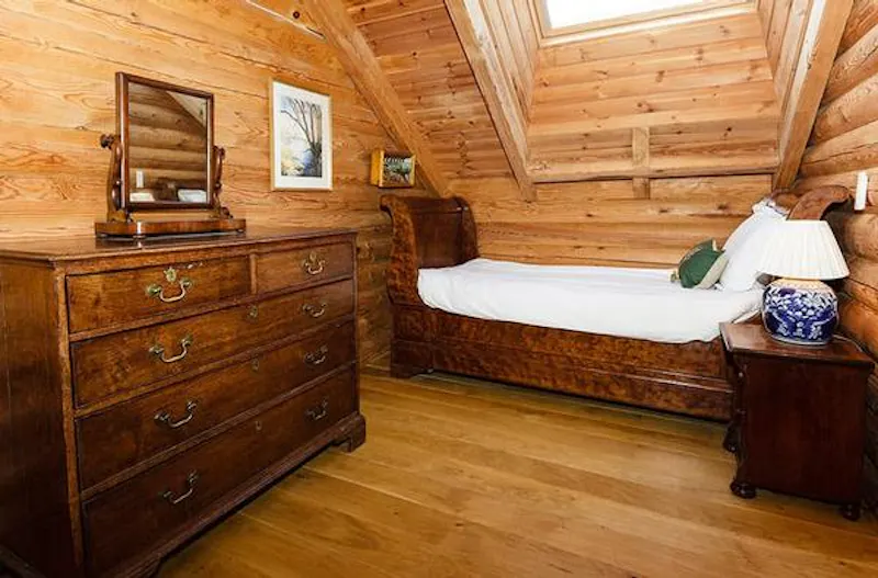 Kemble lakeside cabin, Q124 (photo 66)