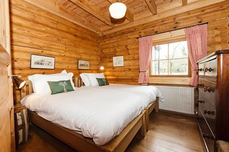 Kemble lakeside cabin, Q124 (photo 71)