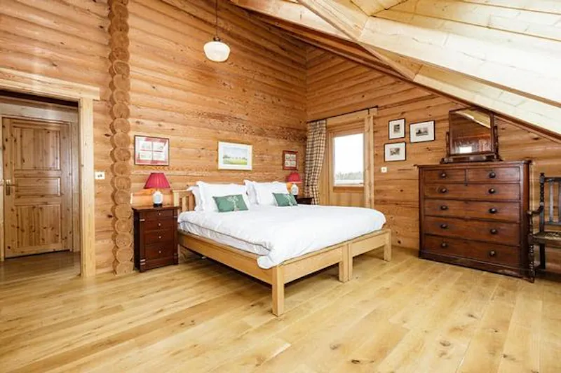 Kemble lakeside cabin, Q124 (photo 79)