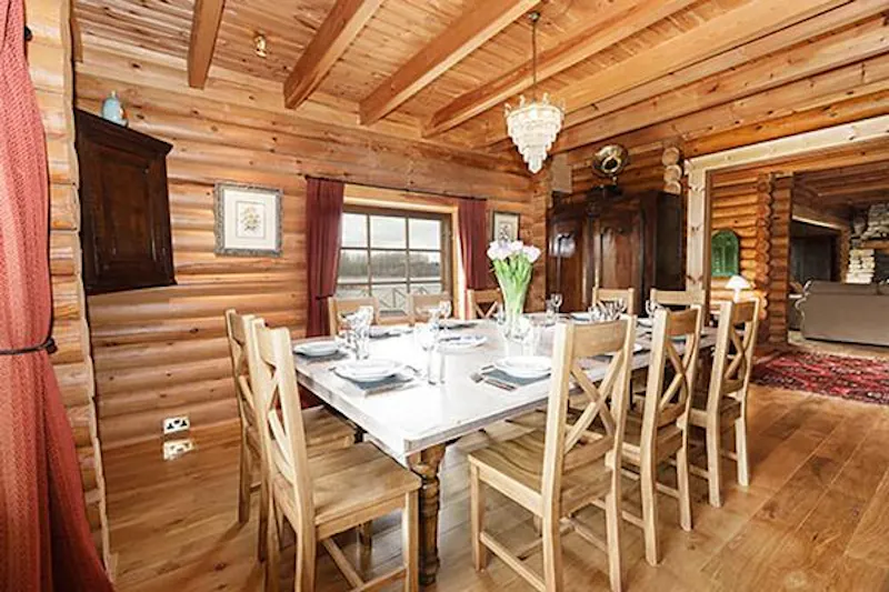 Kemble lakeside cabin, Q124 (photo 80)