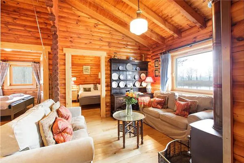Kemble lakeside cabin, Q124 (photo 82)