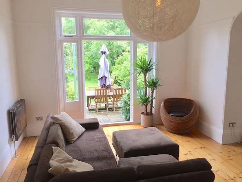 Living Room at Film location D2323 in London (photo 4)
