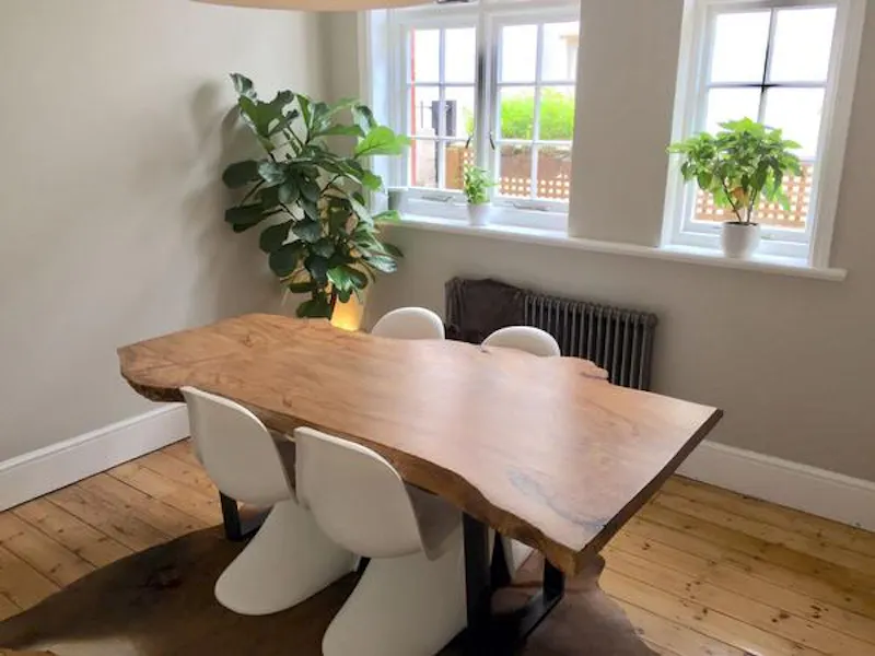 Dining room at Film location D2323 in London (photo 21)