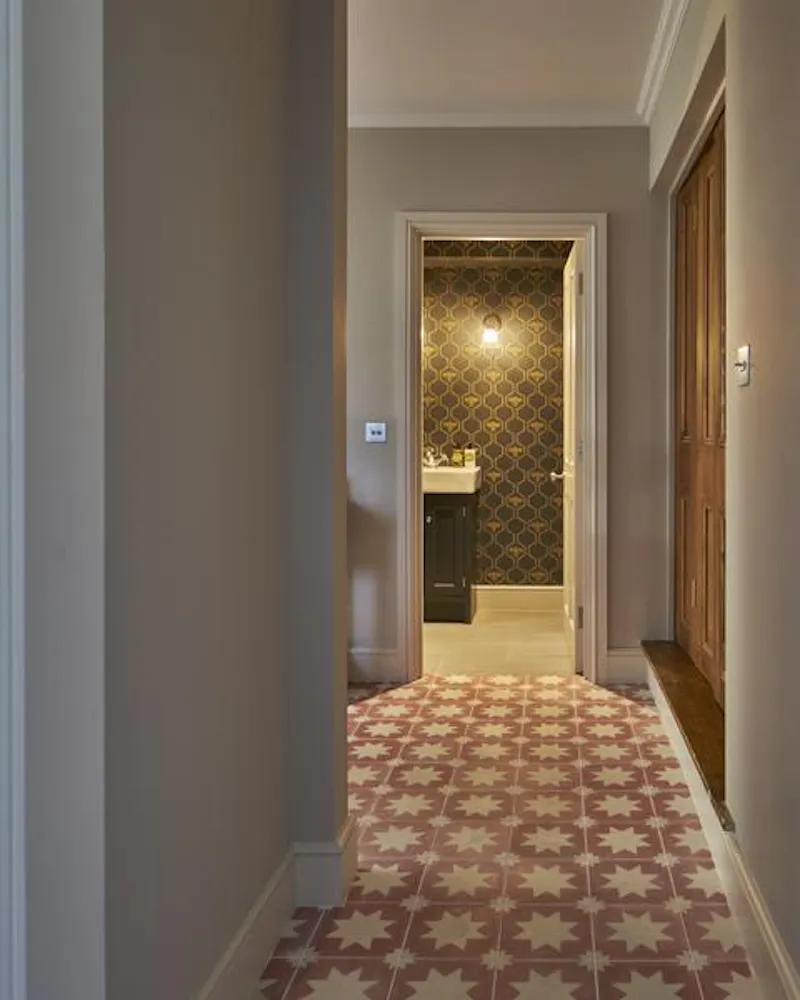 Entrance hall at Colourful Peckham family home, D2324 (photo 3)
