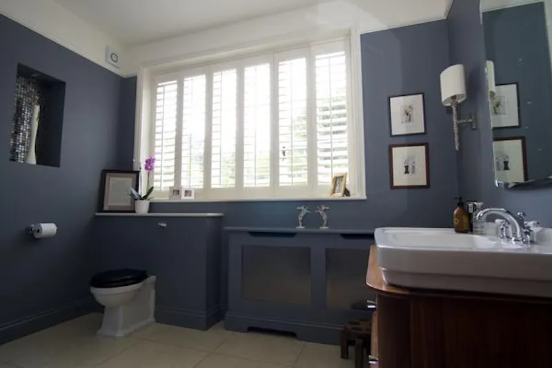 Bathroom at Tunbridge Wells house with pool, A1442 (photo 26)
