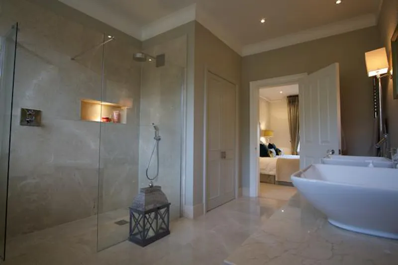 Shower at Tunbridge Wells house with pool, A1442 (photo 38)