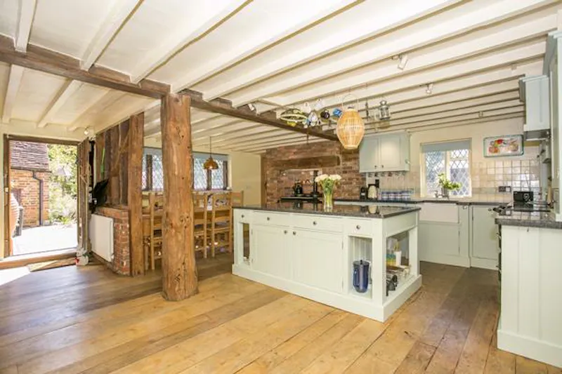 Kitchen at Kentish 17th Century timbered hall, M310 (photo 2)