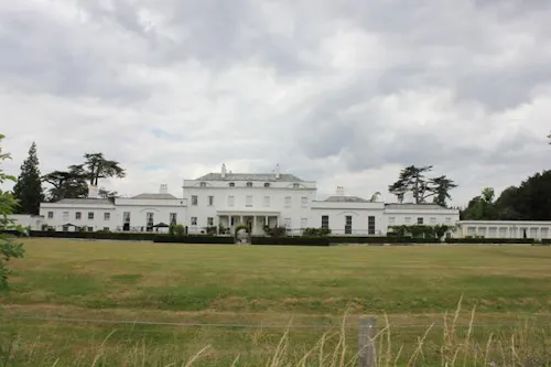 Apartment in Bayford mansion, A1443