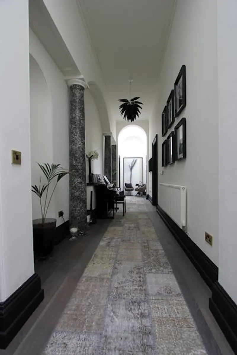 Corridor at Apartment in Bayford mansion, A1443 (photo 6)