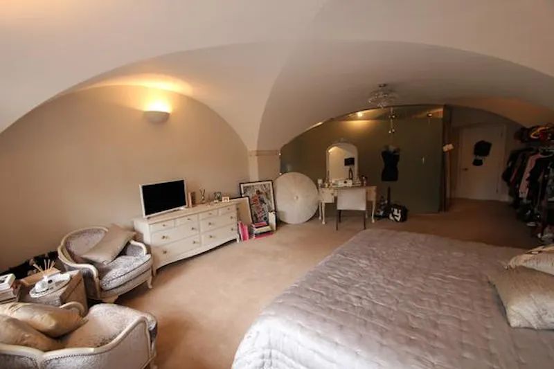 Apartment in Bayford mansion, A1443 (photo 15)