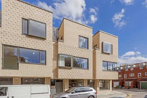 Cool Clapham mezzanine house, D2326