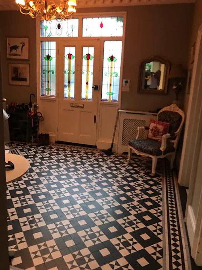 Entrance hall at Acton family house, B1784 (photo 2)