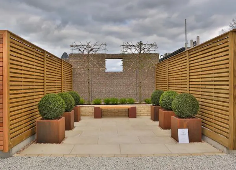 Courtyard at 13 show gardens in Tonbridge, Q126 (photo 7)