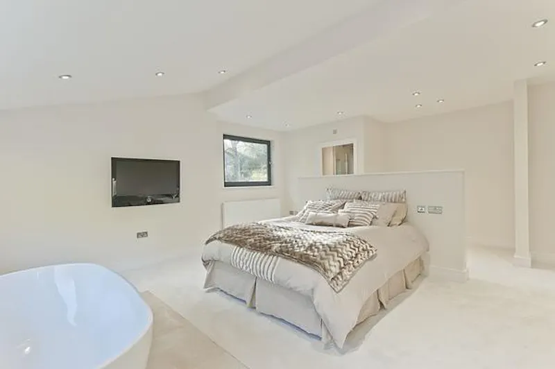 Bedroom at South Downs eco house, K419 (photo 14)