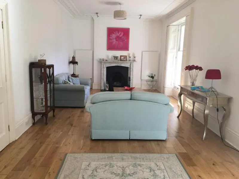Living Room at Film location C890 in Somerset (photo 7)
