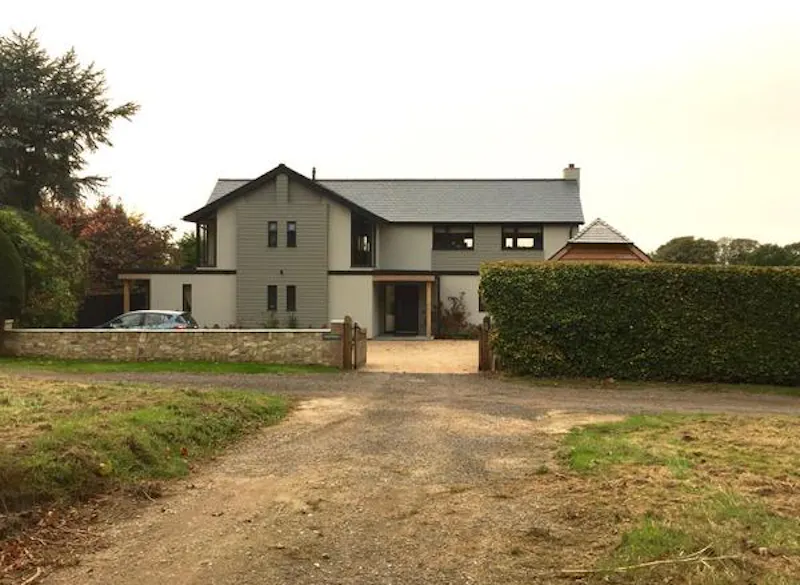 Driveway at Film location D2327 in Surrey (photo 1)