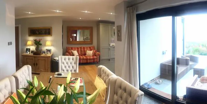 Dining room at Film location D2327 in Surrey (photo 9)