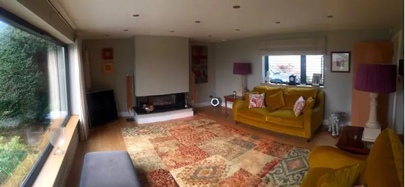 Living Room at Film location D2327 in Surrey (photo 18)