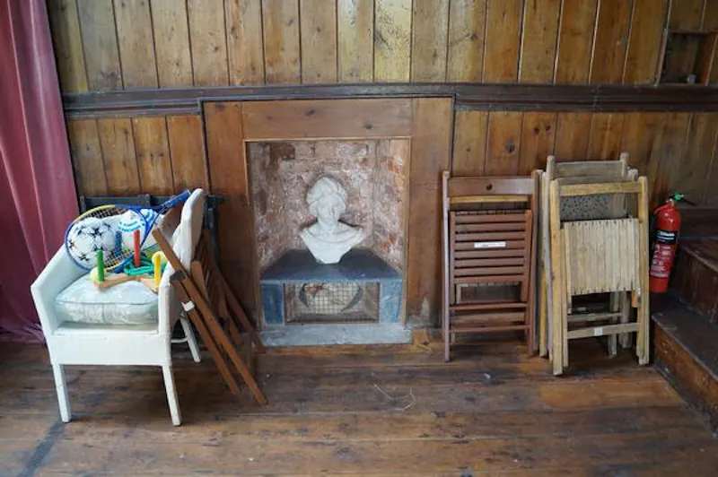 Faded Devon country house, A1446 (photo 7)