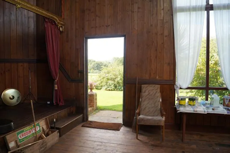 Faded Devon country house, A1446 (photo 8)
