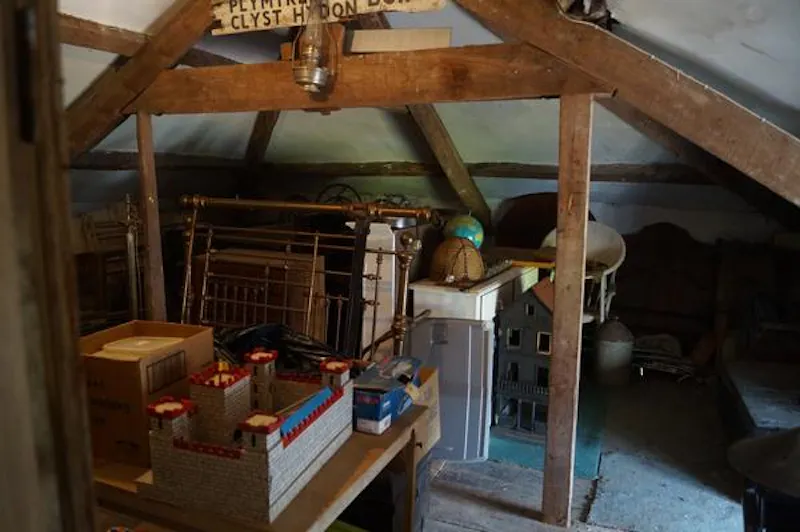 Beams at Faded Devon country house, A1446 (photo 22)