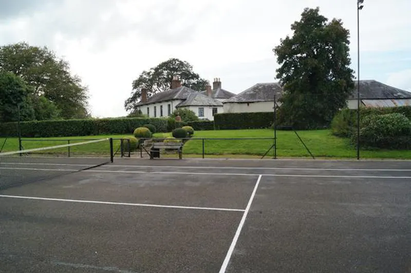 Tennis court at Faded Devon country house, A1446 (photo 31)