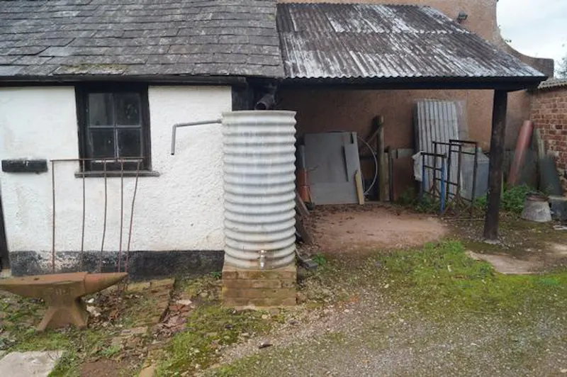 Faded Devon country house, A1446 (photo 32)