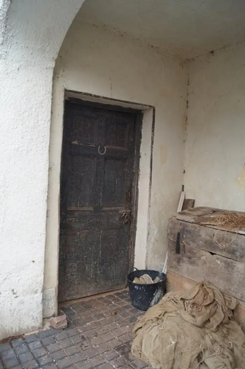 Faded Devon country house, A1446 (photo 34)