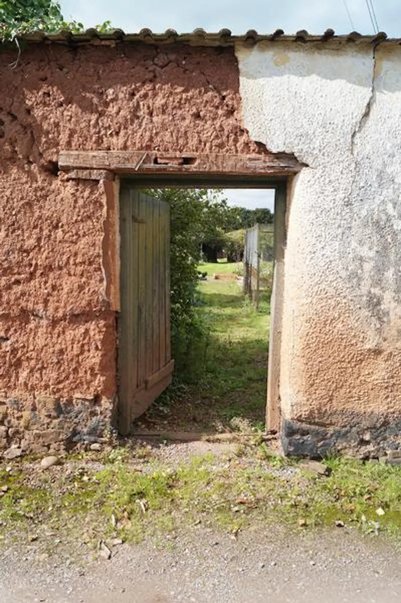 Faded Devon country house, A1446 (photo 37)