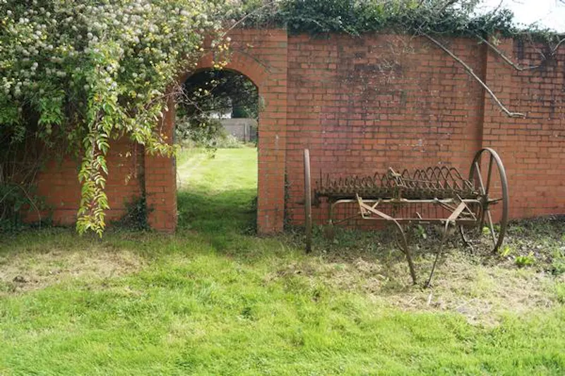 Faded Devon country house, A1446 (photo 41)