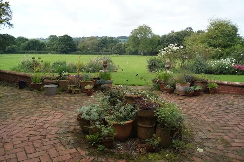 Faded Devon country house, A1446 (photo 42)