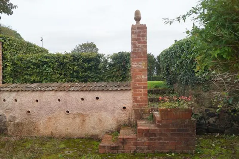 Faded Devon country house, A1446 (photo 44)