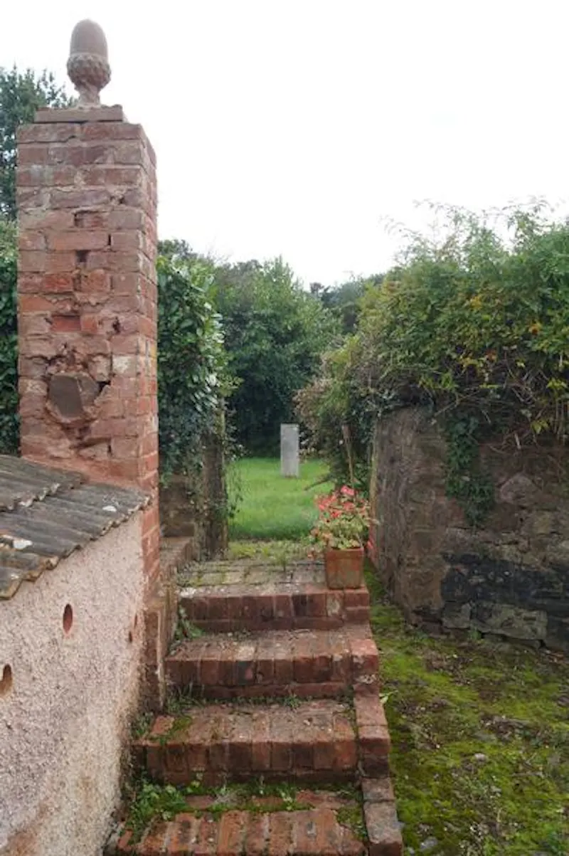 Faded Devon country house, A1446 (photo 45)