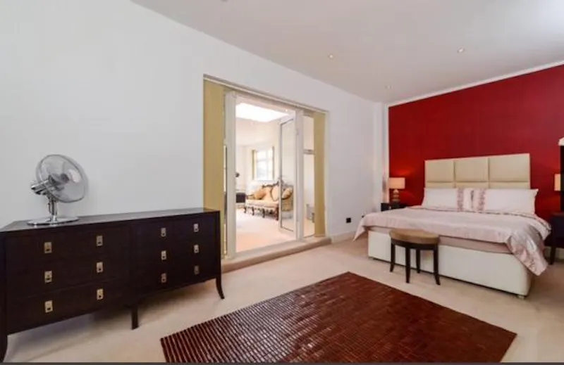 Bedroom at South Woodford pool house, E444 (photo 7)