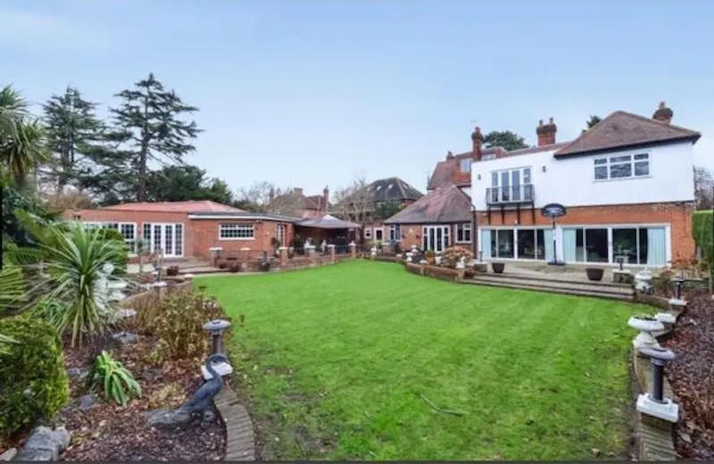 Garden at South Woodford pool house, E444 (photo 11)
