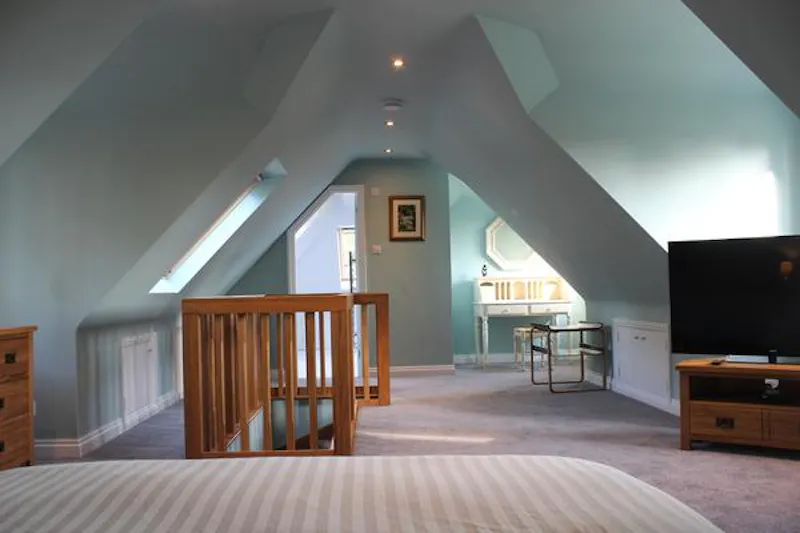Cookham home with woodland , E445 (photo 26)