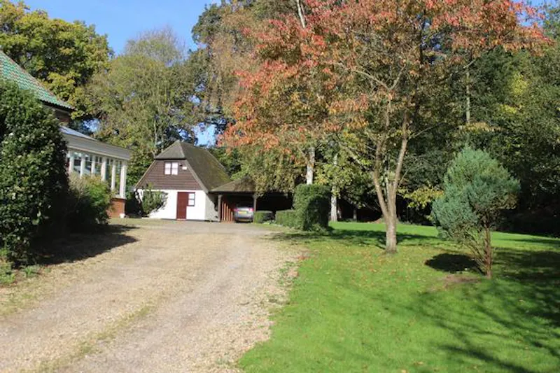 Driveway at Cookham home with woodland , E445 (photo 45)