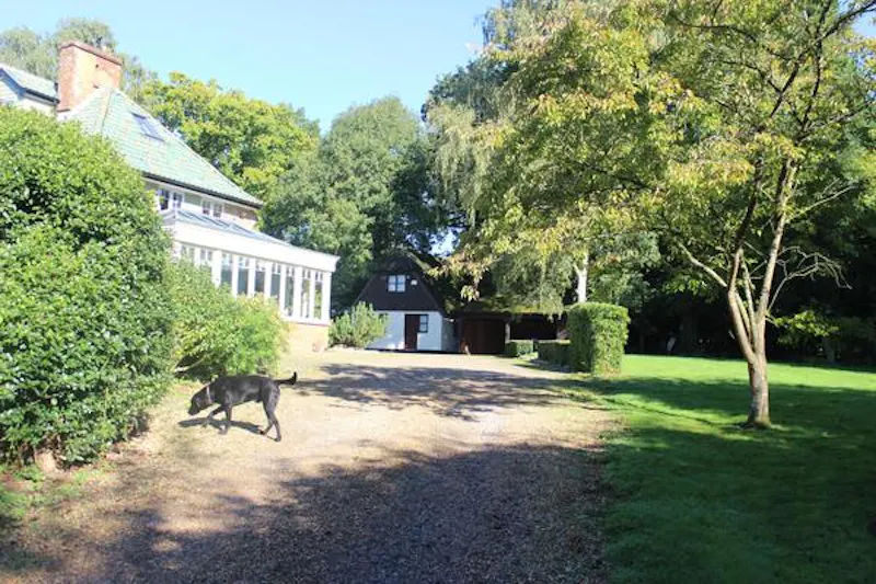 Cookham home with woodland , E445 (photo 46)