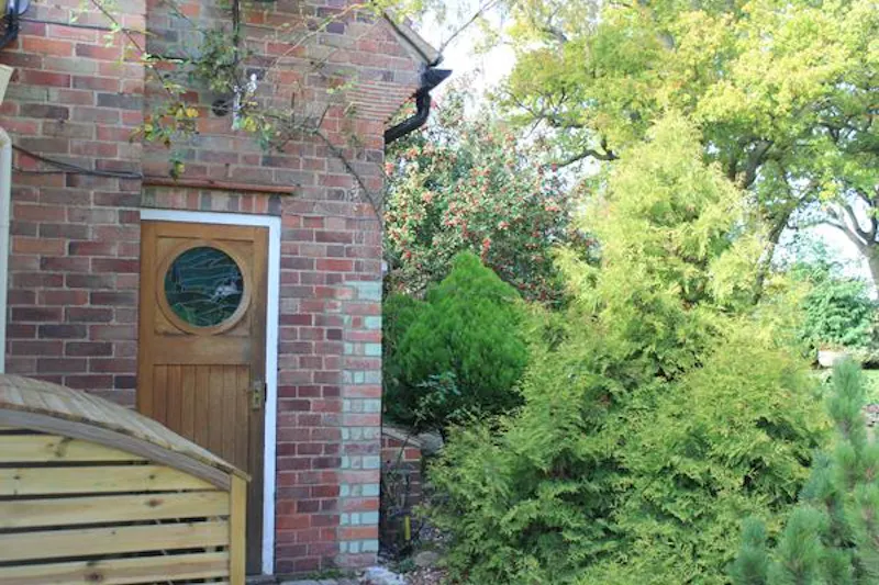 Cookham home with woodland , E445 (photo 49)