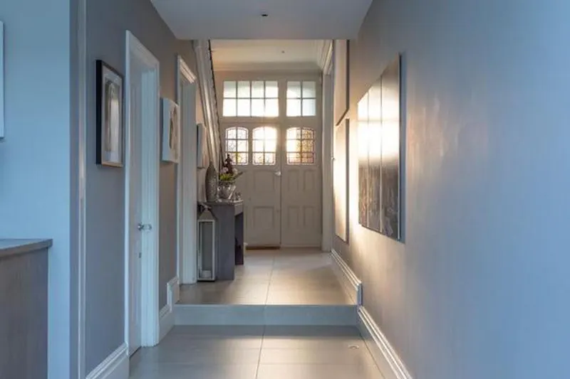 Entrance hall at Stylish Clapham townhouse, B1786 (photo 2)