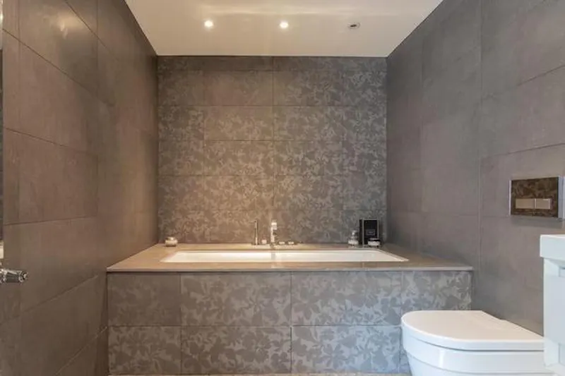Bath at Stylish Clapham townhouse, B1786 (photo 15)
