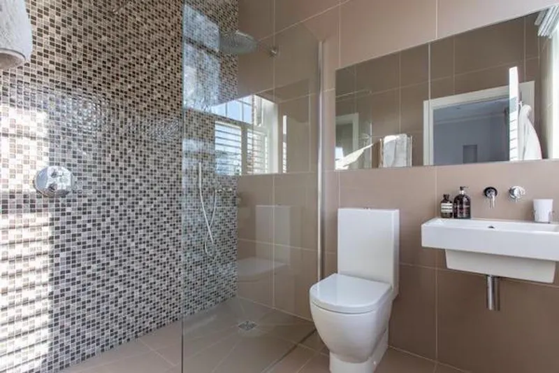 Bathroom at Stylish Clapham townhouse, B1786 (photo 25)