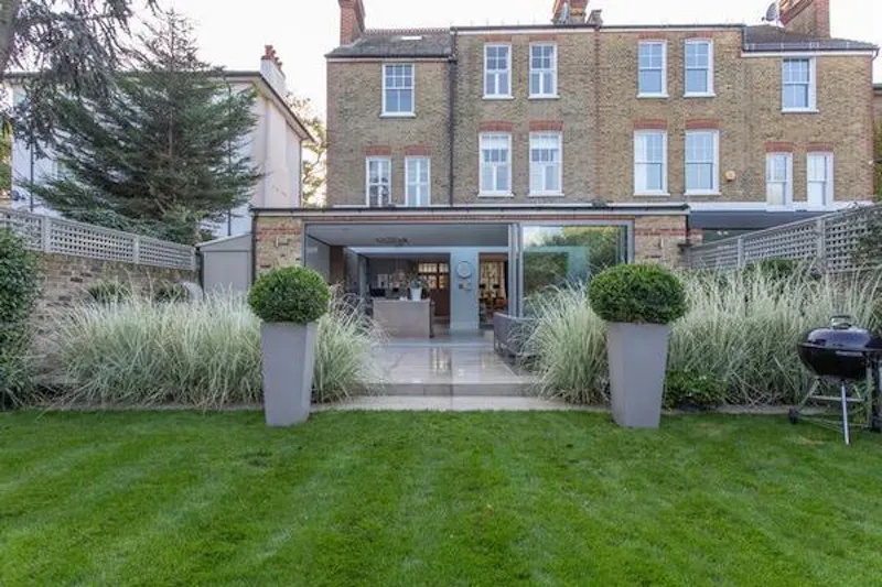 Garden at Stylish Clapham townhouse, B1786 (photo 40)
