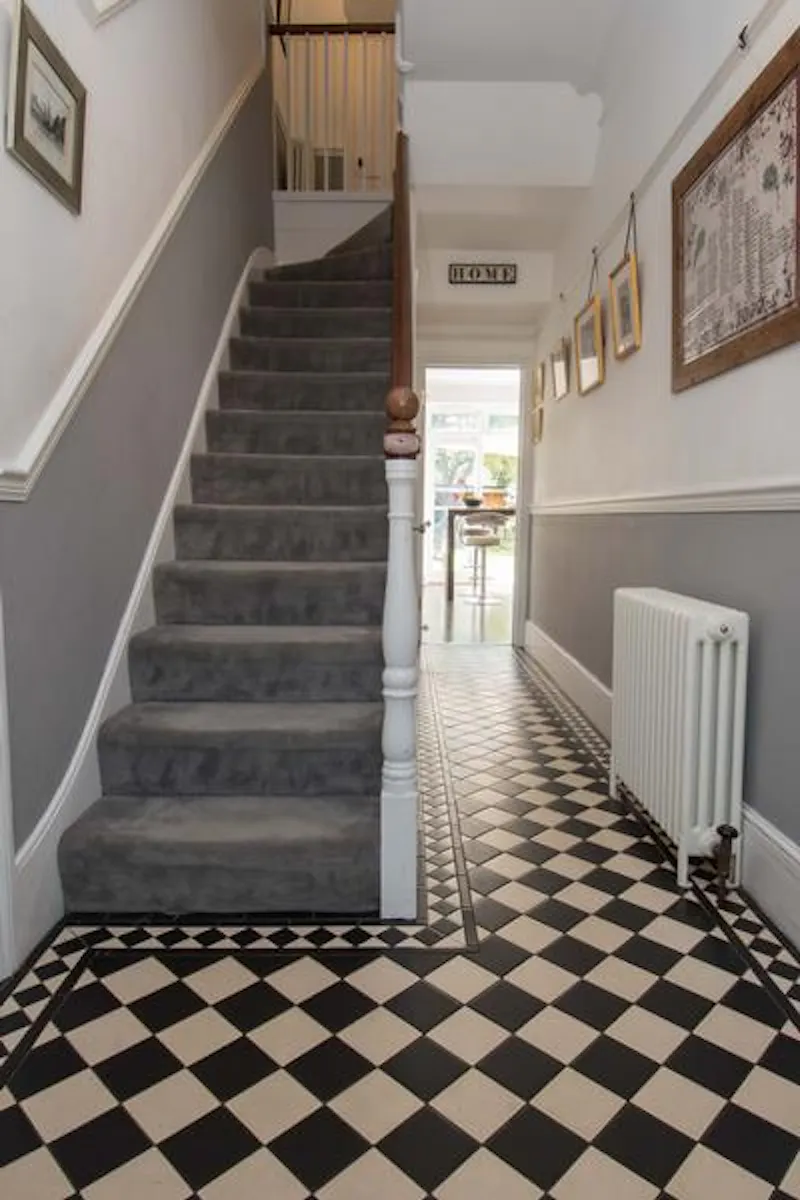 Staircase at Detached South Woodford house, B1787 (photo 3)